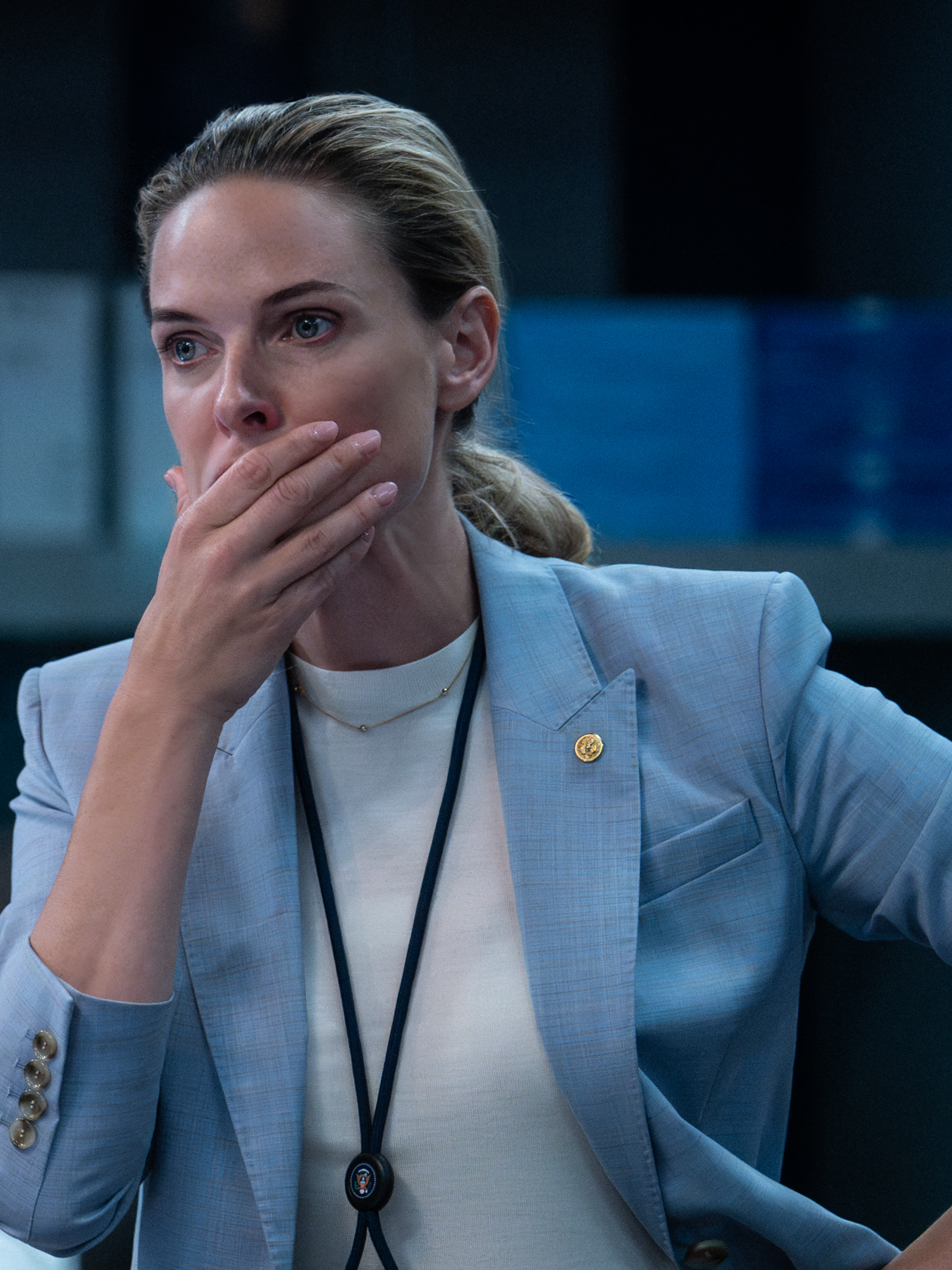 La ganadora del Óscar, Kathryn Bigelow regresa una historia intensa donde Rebecca Ferguson hace interpretación poderosa. La película #UnaCasaDeDinamita llega el 24 de octubre. #ahouseofdynamite #accion #drama #intriga #scifi #peliculasnetflix #netflix #fyp