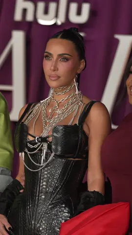 Spotted: #KimKardashian bei der heutigen Premier von #AllsFair in London. 👀 #kimk #kardashian 
