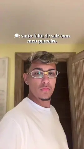 Sinto uma saudade danada de sair com meu parceiro! ❤️ Essa vibe é HIIIIT! Para mais momentos assim, fique ligado nos cortes do @mcjacare_! 🍃✨