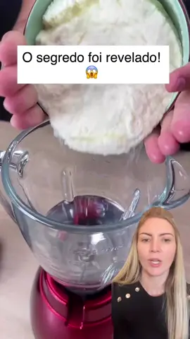 😱 Você nunca mais vai querer comprar sorvete depois de aprender essa receita simples e deliciosa! Feita com apenas 3 ingredientes, ela fica com textura de flocos e sabor de sorvete de padaria — cremosa, refrescante e irresistível! 🤤✨ 👉 Ingredientes: 💧 300 ml de água bem gelada 🥛 10 colheres (sopa) de leite em pó 🍋 Suco de 1 limão espremido na hora 👉 Modo de preparo: Bata tudo no liquidificador até ficar cremoso e homogêneo. Depois, adicione 4 colheres (sopa) de granulado de chocolate, misture e coloque num potinho. Leve ao congelador por cerca de 3 horas. O resultado? Um sorvete de flocos caseiro maravilhoso, feito em minutos, sem batedeira e sem leite condensado! 🍫✨ Perfeito pra refrescar os dias quentes e ainda economizar, porque o sabor é de sorvete caro — mas o custo é quase zero! 🧊💰 💡 Dica: se quiser variar, adicione pedacinhos de frutas, calda de chocolate ou coco ralado por cima. 🍨 Uma receita simples que prova que quem tem criatividade nunca fica sem sobremesa! 😋 Feito em casa, com sabor e cremosidade de sorvete profissional! 🥶 Anota e testa essa receita ainda hoje! #SorveteCaseiro #SobremesaFácil #ReceitaGelada #SorveteDeFlocos #LeiteEmPó  