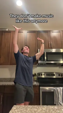 Peak music #theallamericanrejects  #itendstonight #2000sthrowback 