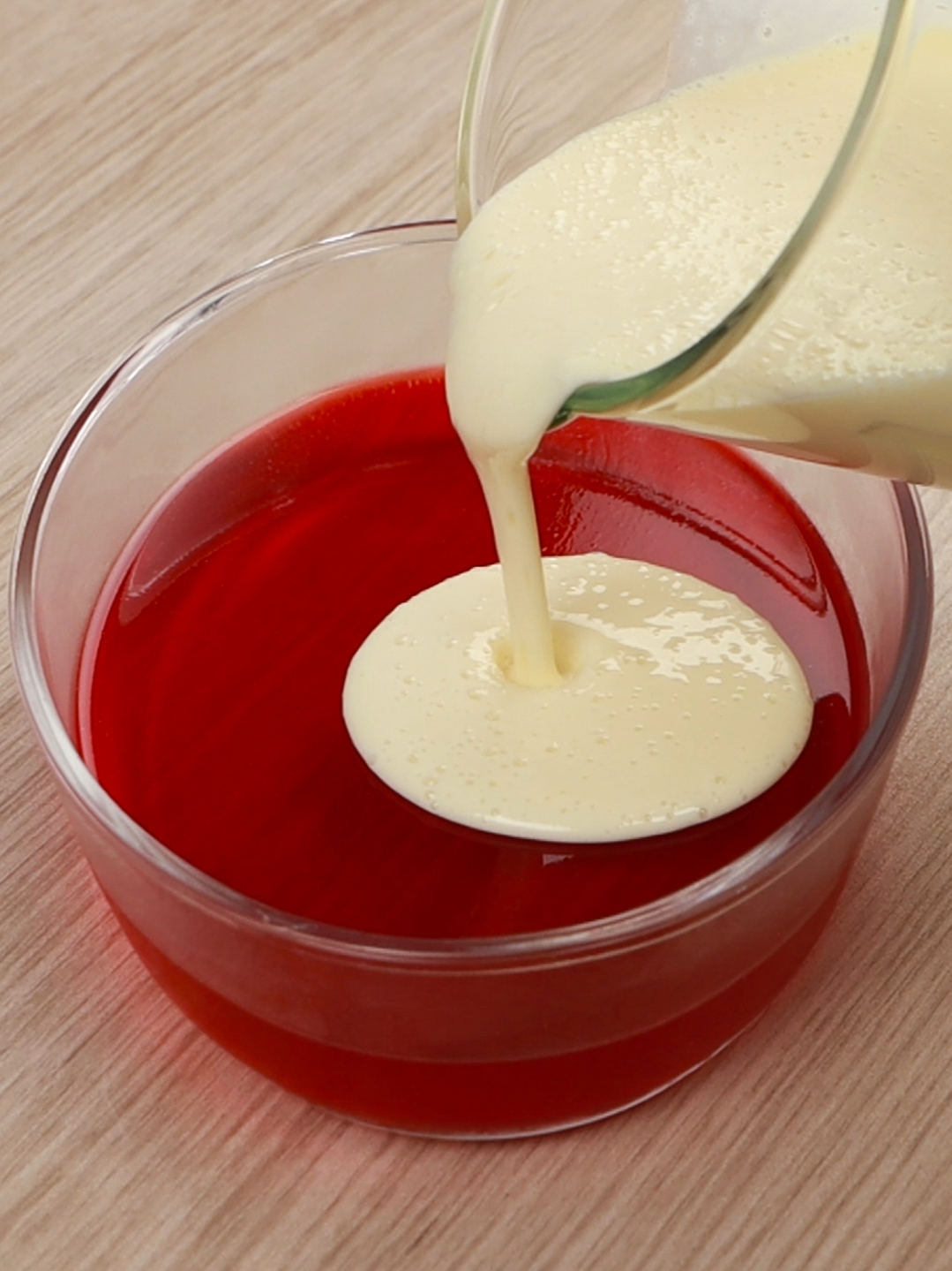 Sobremesa cremosa e fácil! receita econômica e simples de fazer #receitascaseiras #receitas #sobremesagelada #gelatinacremosa