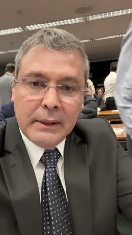 VERGONHA TOTAL NESSE PARLAMENTO! Arquivado o processo de cassação do deputado Eduardo Bolsonaro que trama pelo Brasil, um traidor da pátria! Vergonha!