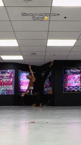 not perfect but that’s why i love it #siennaspiro #dancers #improv @SIENNA SPIRO 