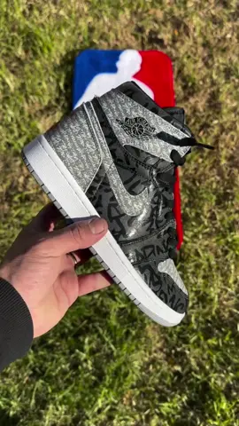 The Air Jordan Retro 1 is an enduring icon that revolutionized sneaker culture. Originally released in 1985, it was Michael Jordan’s first signature shoe with Nike, blending performance, style, and rebellion. Its timeless high-top design, premium leather construction, and bold color blocking make it instantly recognizable. The combination of comfort and durability ensures lasting wear both on and off the court. With its rich history and influence in fashion, music, and sports, the Jordan Retro 1 continues to be a symbol of individuality and self-expression. Every release pays homage to the legacy that started it all—where basketball met street style. #jordan #regalos #fyp #viral #sneakers 