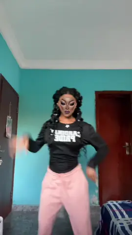 Just don’t mind the face. #newjeans #dancetok #fyp #creatorsearchinsights 