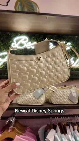 This bag is a MUST✨ I can’t wait to take it down Main Street this holiday season. 🤩✨ 📍 Disney Springs @Disney Style @Disney Store  #disneymerch #newdisneymerch #disneypurse #mainstreetenergy #disneyshopping 