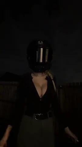 #fyp #dance #bikergirls #helmet #biketok 