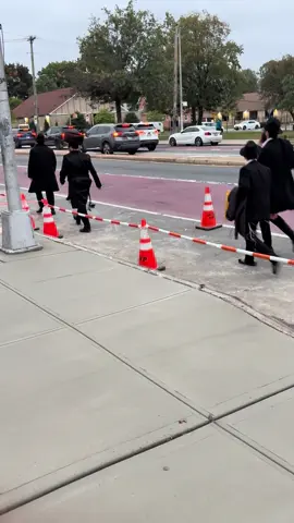 The life of a goy #shalom #hasidicjew #nyc #jamaica #tunnels #hasidic #kosher #goy 