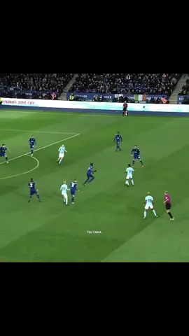L’Art de Tiki Taka | Quand le football devient un véritable instrument magique🎸#football #tiki #taka #trending #footballtiktok 