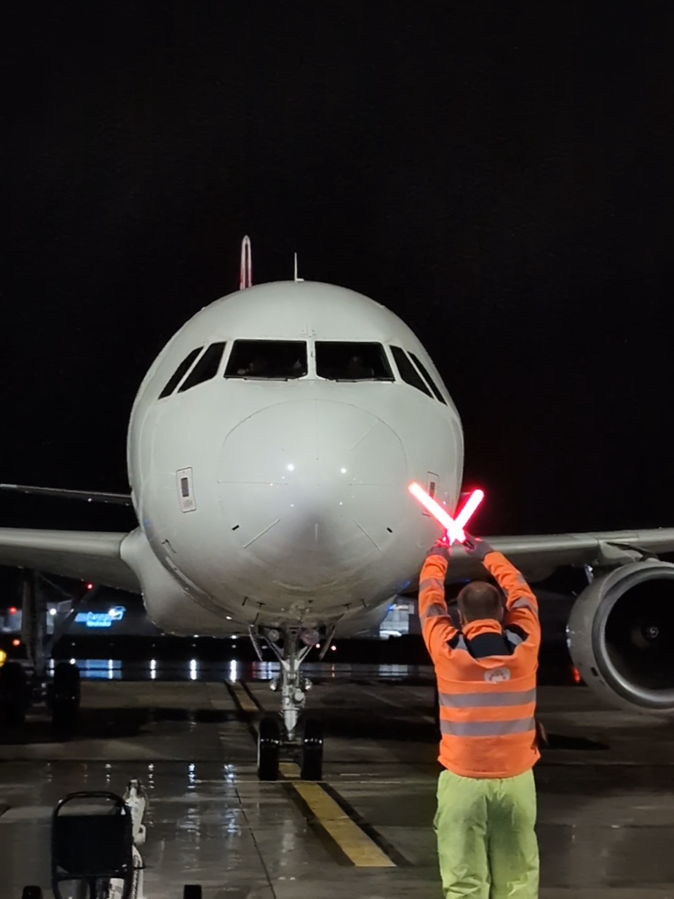 Late Night Tunisair arrival from Tunis 🇹🇳. . #fyp #work #tunisair #airbus #airport 