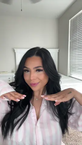 using my favorite lip gloss #summerfridays #fyp 