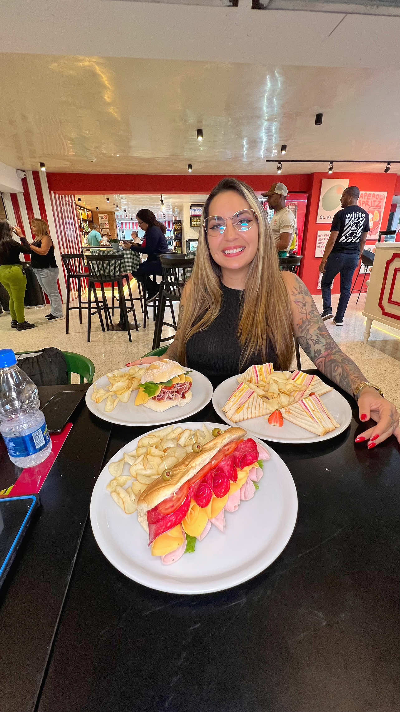 Ellos son @panaderiapiu39 y están en la Av. Sanz de El Marqués, después de Corpoelec, detrás del Unicentro El Marqués.  Tienen poco tiempo de haber abierto, el lugar es muy bonito, tiene varios ambientes, pizzas y postres sabrosos! De lo que probamos, el panouzzo y el croissant de almendras está entre lo que más nos gustó! Sus jugos naturales también son excelentes! Visítalos y danos tu opinión! #caracas #mifotoneta #pizza #postres #deliverycaracas