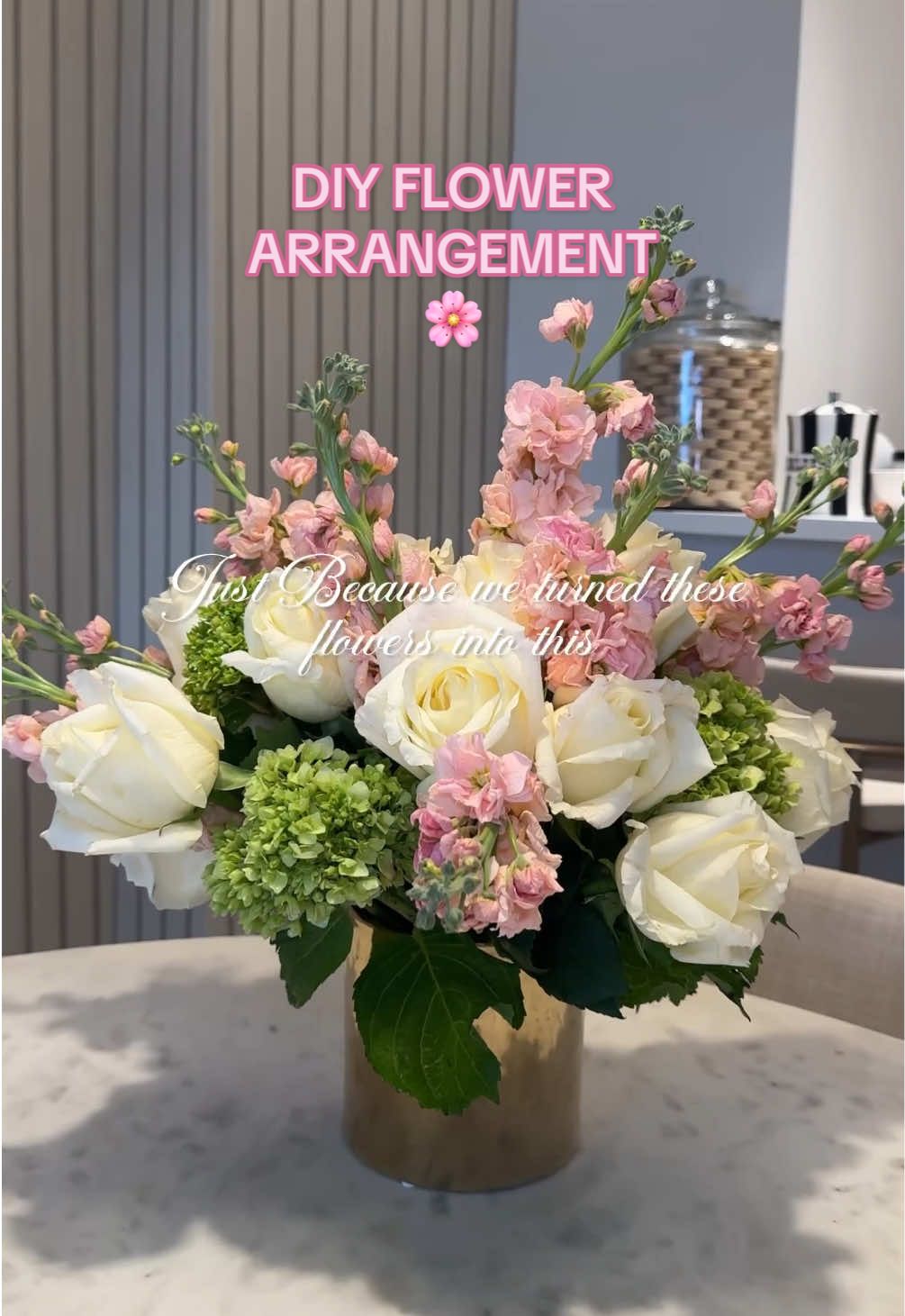 DIY flower arrangement with the help of @ChatGPT 💐 what do you think?!! #diyflowers #flowerarrangement #chatgpt #prettyflowers 