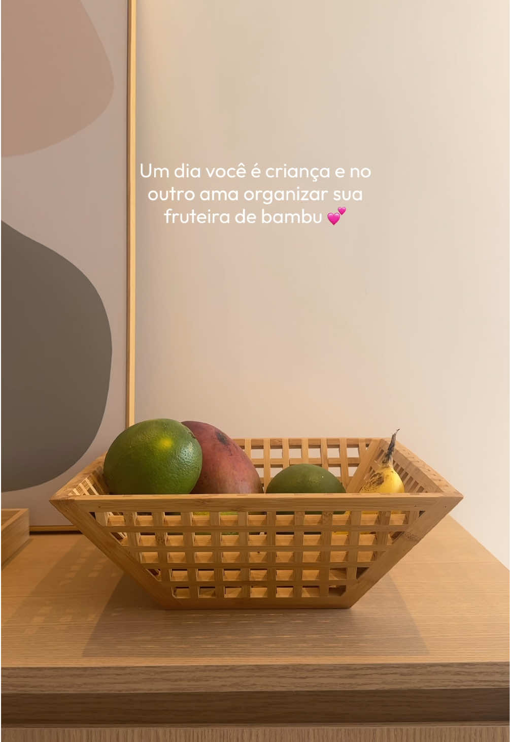 Quem também ama deixar tudo organizado? 💕 Nossa fruteira bambu, além de lindaaa, é perfeita para organizar suas frutas da semana! 🥭  Ela é feita em bambu e por ser vazada deixa as frutinhas super arejadas! ✨ Garante a sua em nosso site www.larse.com.br ou nos chame no WhatsApp (62)993187472. #fruteira #casanova #casaedecor #fy #lojadedecoracao 