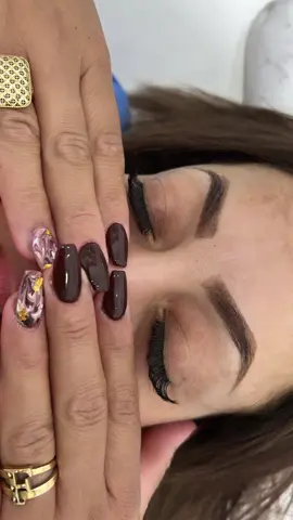 تاتو الحواجب المؤقتة