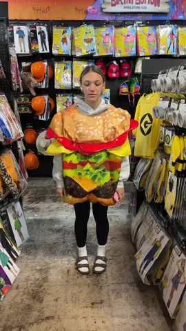 she asked to take a picture of us @val #burger #fyp #burgerking 