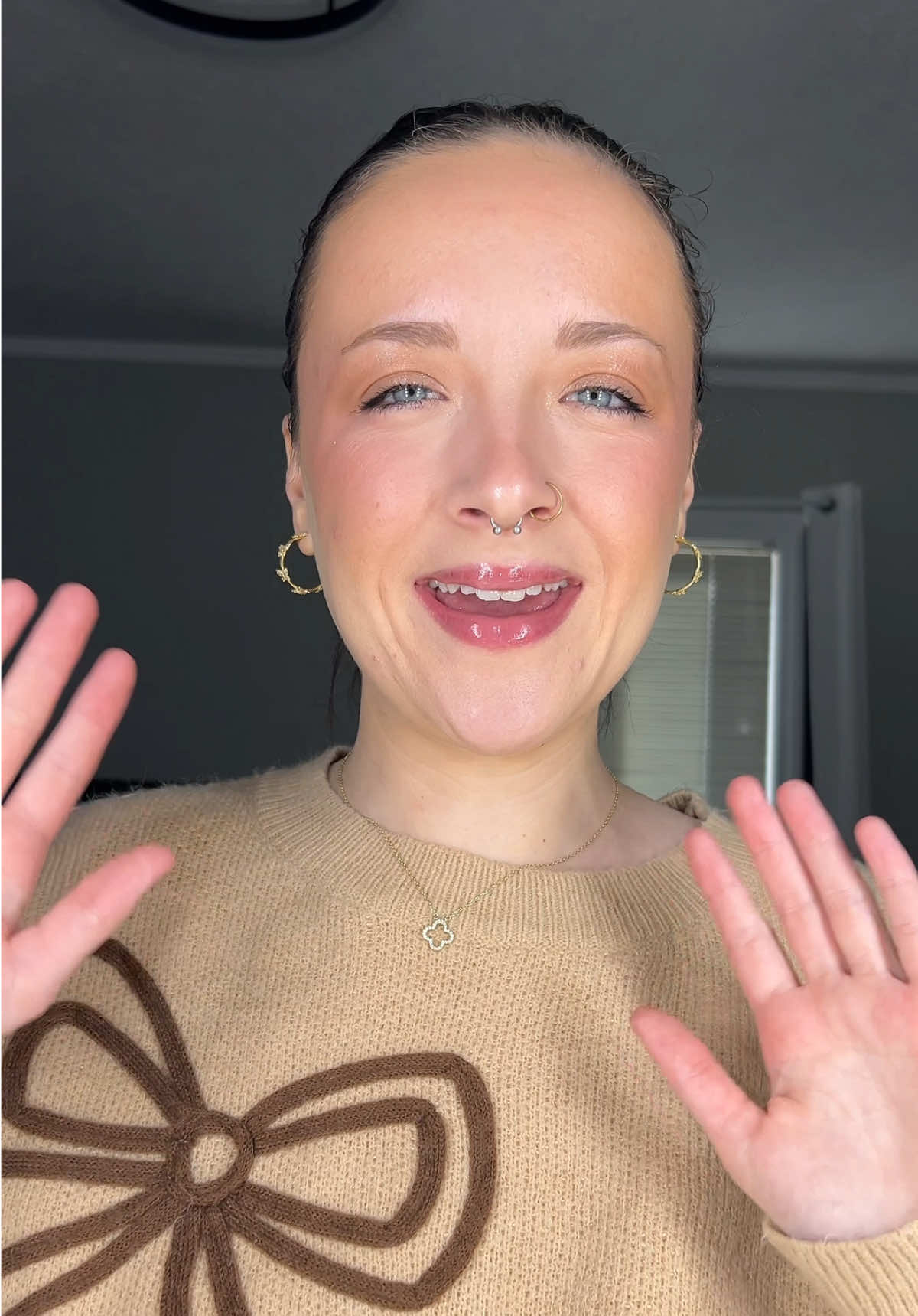 toasty makeup is the perfect fall makeup look 🤎 PRODUCTS USED: @Ciate London dewy skin vitamin c glass glow primer @NYX Professional Makeup bare with me blur tint foundation the brow glue micro brow pencil  @Juvia’s Place cream bronzer in “honey” @e.l.f. Cosmetics camo liquid blush in “suave mauve” hydrating camo concealer lip oil in “jam session” @Maybelline NY fit me loose finishing powder @Benefit Cosmetics hoola bronzer @Alamar Cosmetics colorette blush trio in “toasted”  @Painted basic canvas palette @Jeffree Star Cosmetics eye gloss powder in “voyeurism” and “blunt of diamonds” #makeup #toastymakeup #makeupinspo #fallmakeup #mua 