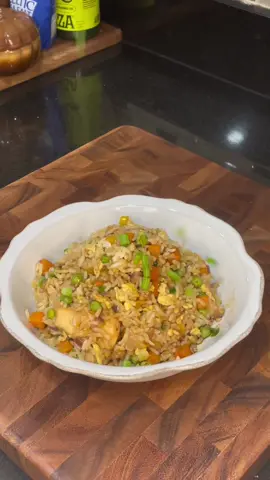 chicken fried rice 😻😻😻😻 …. ish! This is my “healthier” / “little less oil and butter” take on the traditional chicken fried rice and one of my boyfriend’s absolute favorites!!   Go to my Instagram @kristinaacooks, follow, and comment “RICE” and I will send you a free link to the recipe👩‍🍳🍔🌯🍗🍣🥑🥦🌶️🍅