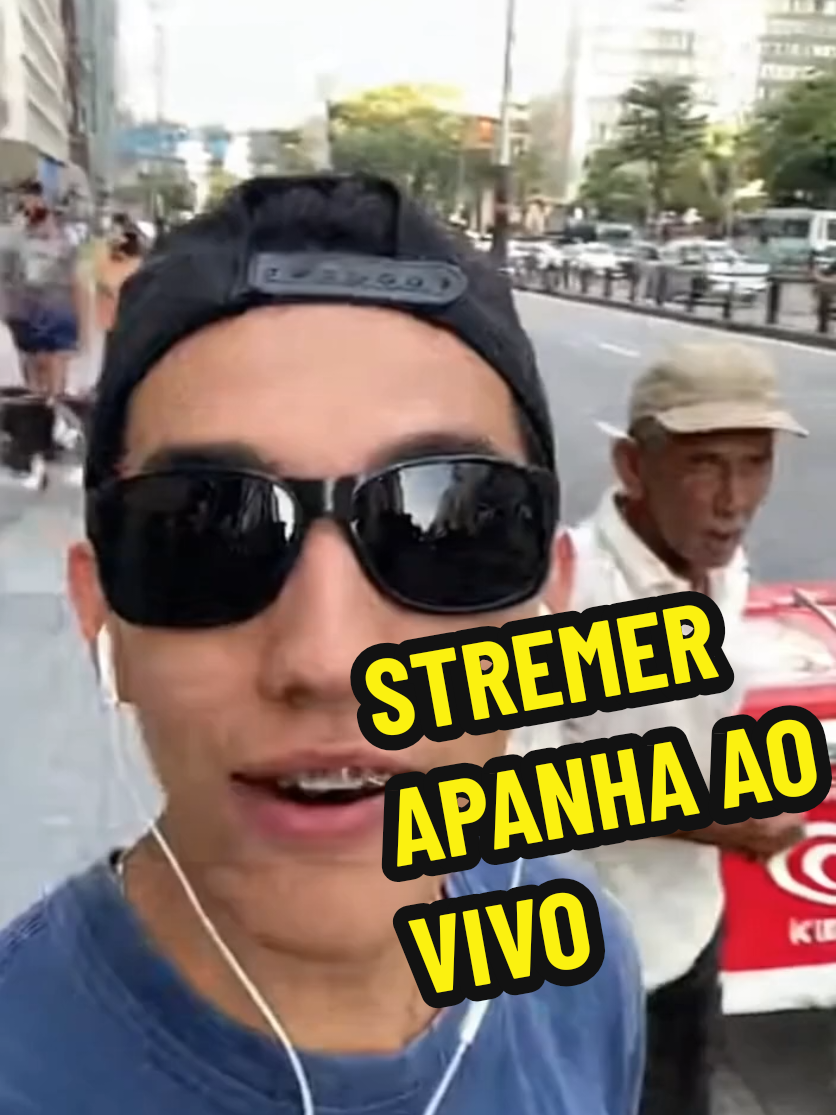 🧢 LEGENDA: AO VIVO DEU RUIM 😳😂 O blogueiro só queria fazer uma live divertida, mas acabou arrumando confusão na Avenida Paulista! “Tem de milho verde?” 🍦 “Tem!” “Então eu vou deixar madurar!” — foi o bastante pra deixar o véio pistola e jogar o carrinho inteiro no chão 🤯 Moral da história: não mexe com quem vende picolé no sol de 40 graus! ☀️💢 #live  #blogueiro #Flagrante #TikTokBrasil  #paulistao 