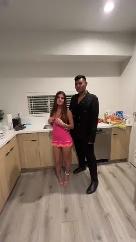 Where's our contract @Vogue ?!! #jennypopach #roseliearritola #axelchico #victoriasecret #model 