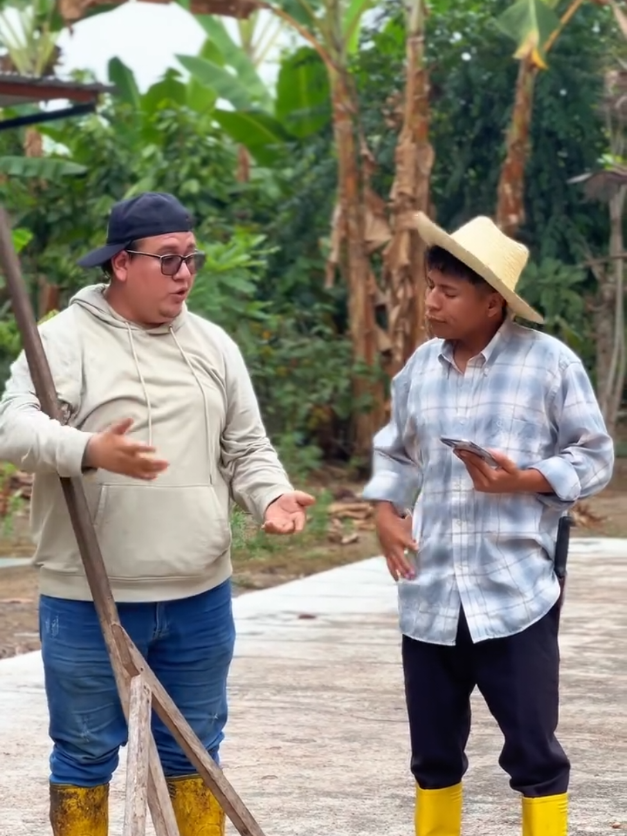 Goyo ayudando a su patrón kampito 😆🤣🤣🤣 #humor #comedia #influencers #viraltiktok #fyp 