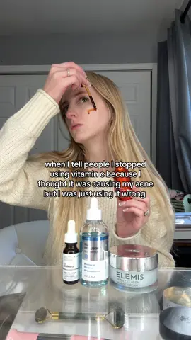Mixing vitamin C & retinol was NOT a good idea for my sensitive skin 🚫 Both are potent actives and that caused irritation and redness  I’ve switched to alternating days & using them at different times (vitamin C in the AM, retinol at night) and I’ve found I can use them that way!  #skincare #SkinCare101 #sensitiveskin #fypシ 