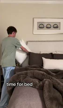 yes I did turn the lights off after  #routine #bedtime #fyp #essentials 