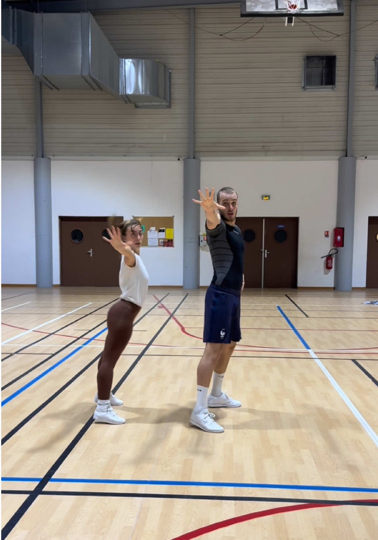 Training before World Cup 🇫🇷🤘🏼@elisa rozier #acro #acrodance #dance #couple #rockacrobatique 