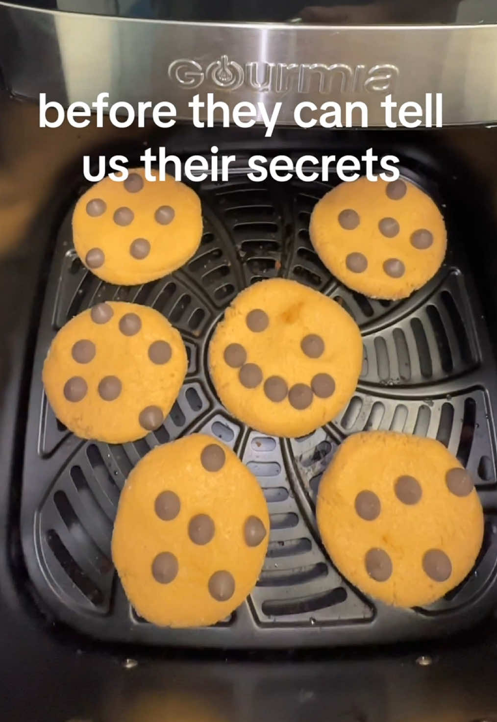 The voices are acting up again 🫣 Peachybbies.com restocks Friday at 7pm EST! ✨🎉 