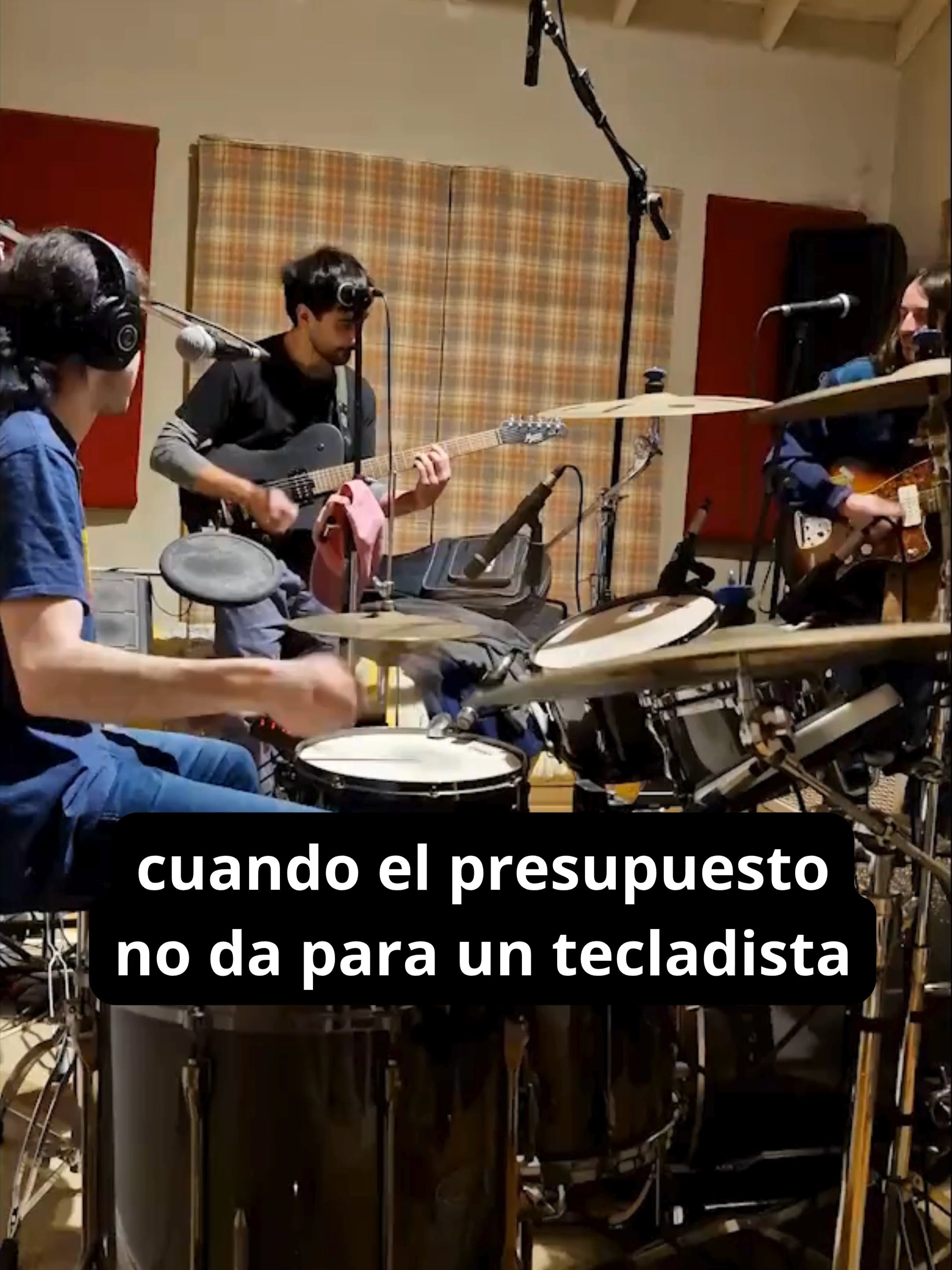 todo muy DIY . . #banda #indiemusic #fyp #alternativerock #musica #nuevamusica #newsong #newreleases #band #alternative #indieartist #videoclip