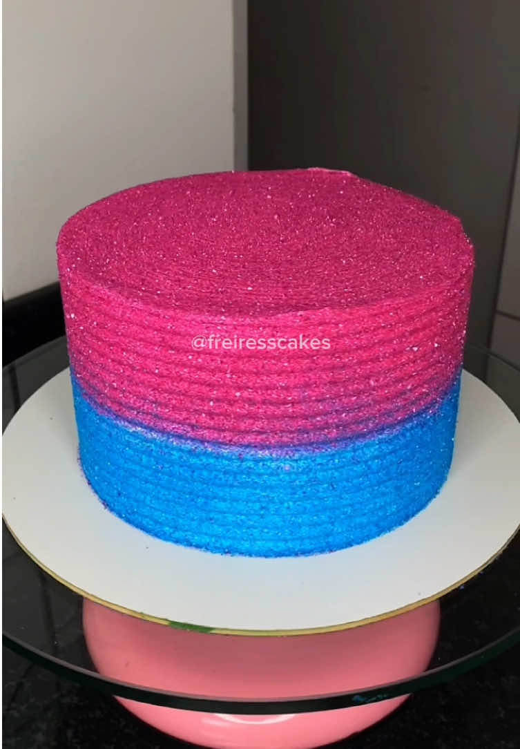 Respondendo a @Ly Fmaciel glitter comestível no bolo