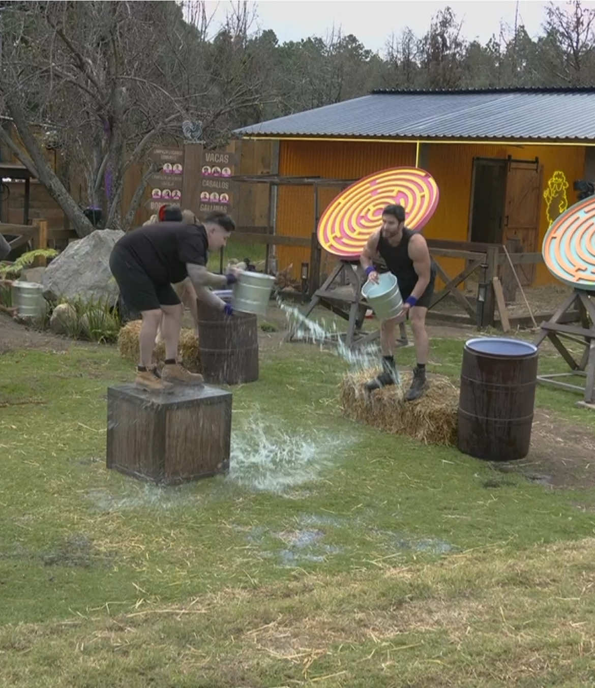 Así se vivió el juego de esta tarde en #LaGranjaVIP, ¿qué equipo hizo un mejor trabajo? 🔵🔴👀 Hoy miércoles de Asamblea, 9:00 p.m. #LaGranjaVIP por #AztecaUno. Transmisión 24/7 en #DisneyPlus experiencia completa. 🌾 Lunes a viernes 9:00 p.m. por Azteca UNO Domingo La Gala 8:00 p.m. por Azteca UNO