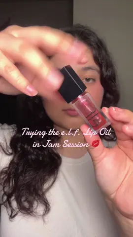 Trying out Jam Session from @e.l.f. Cosmetics Lip Oil ✨❤️ #elflipoil #makeup #makeuptryon #lipoil #fyp 