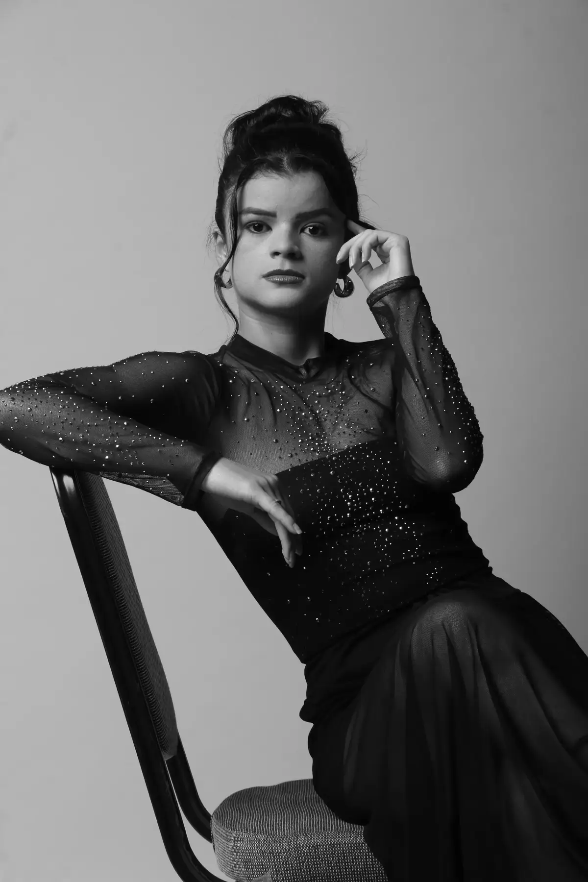 Cada fotografia conta uma história. É papel do fotógrafo capturar o enredo perfeito! 📸🖤🤍 #valeriaalmeida #fy #modelofotografica #fotografia 