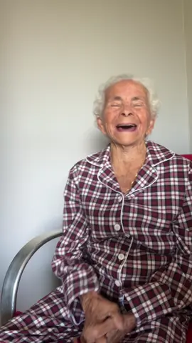 Contando a própria história pra vovó 🤣🥰🫣 #humor #amor #historia #vovo #alzheimer