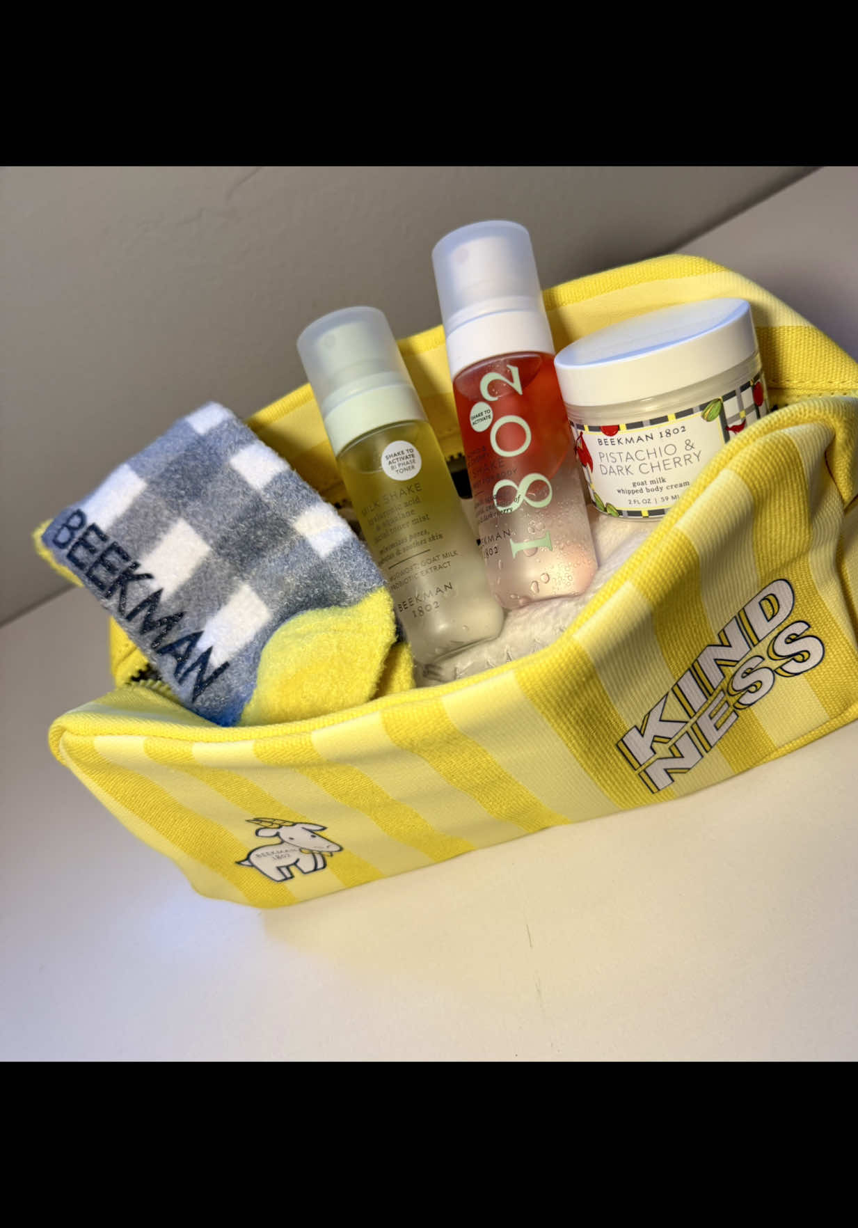 🐐 Acabo de recibir mi primer PR de @Beekman 1802 y no puedo estar más emocionada de compartirlo con ustedes 🙌🏼  Tenemos un código de descuento para sus futuras compras  ⭐️ leslyabeauty20  🔗 Si deseas ser parte del grupo de afiliados también tengo enlace para aplicar  https://partners.beekman1802.com/s/lesly.r  #KindnessKrew #Beekman1802 #sensitiveskin #creator #beauty