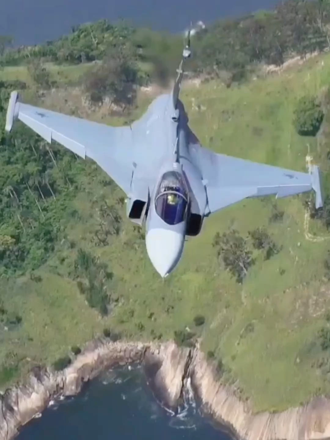 Por que o esse avião militar brasileiro não pode fazer nada? #fatos #militar #aviao