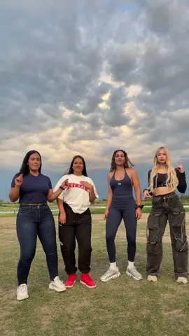 @Stephanie Tangarife @Hillarin Vanessa @LALA G con mis niñas ❤️✨