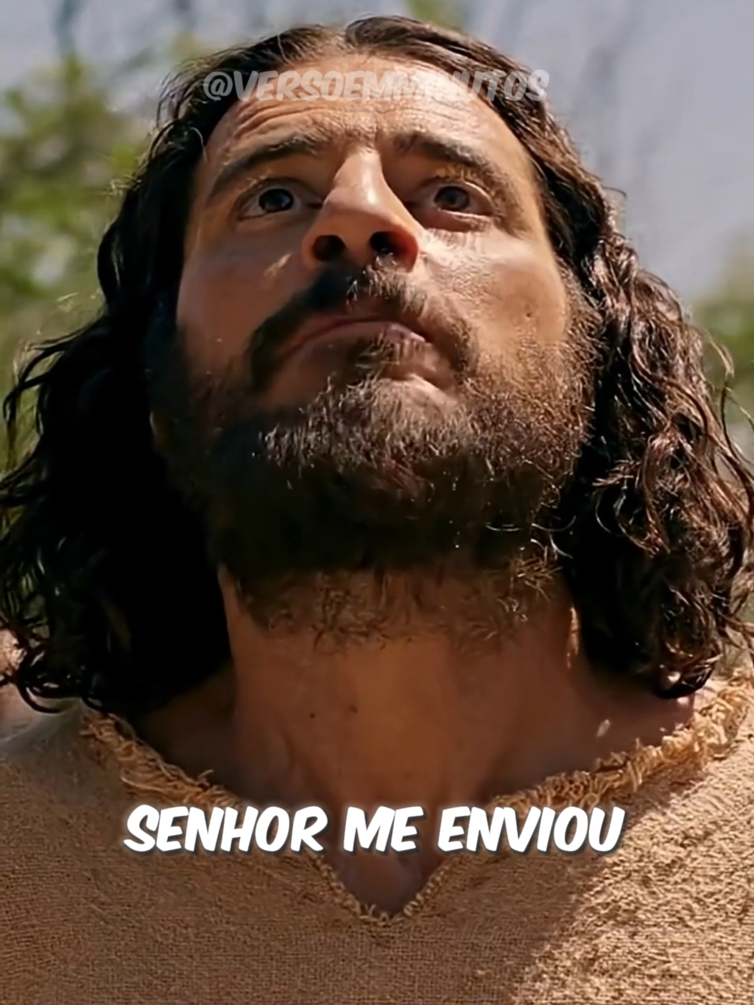 “A Ressurreição de Lázaro” 📖 João 11:1–44 Em Betânia, um homem chamado Lázaro, amigo de Jesus, estava doente. As irmãs dele, Marta e Maria, mandaram um recado: “Senhor, aquele a quem amas está enfermo.” Mas Jesus respondeu: ✨ “Essa enfermidade não é para a morte, mas para a glória de Deus.” Quando chegou à cidade, Lázaro já estava morto havia quatro dias. Marta chorava, dizendo: “Se estivesses aqui, meu irmão não teria morrido!” Então Jesus olhou para ela e disse: 🕊️ “Eu sou a ressurreição e a vida; quem crê em Mim, ainda que morra, viverá.” Diante do túmulo, Jesus chorou... e ordenou: “Lázaro, vem para fora!” E, diante da multidão, o morto saiu vivo, com as faixas do sepultamento ainda sobre o corpo. Esse milagre nos mostra que para Deus, nunca é tarde demais. Mesmo quando tudo parece perdido, Ele ainda tem o poder de chamar à vida o que já parecia acabado. 🙌 Creia: o mesmo Jesus que chamou Lázaro, ainda chama o teu nome hoje. #MilagresDeJesus #Fé #Ressurreição #HistóriasDaBíblia #JesusVive