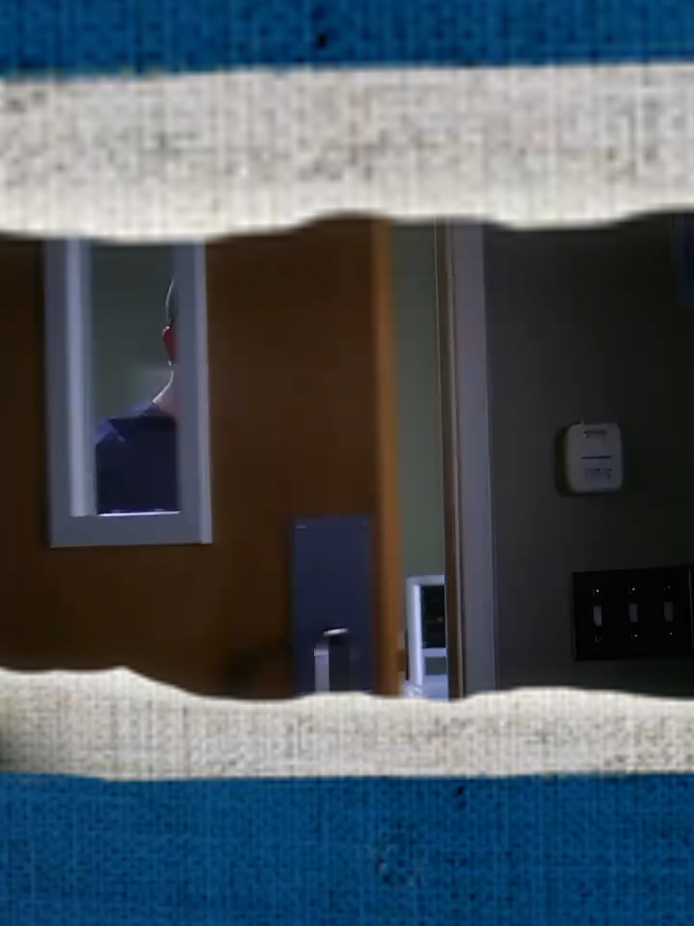 Ele entrou na sala e descobriu que os médicos  estavam sendo feitos de reféns  Filme  #filmeseseries #FilmTok #viral #fyp 