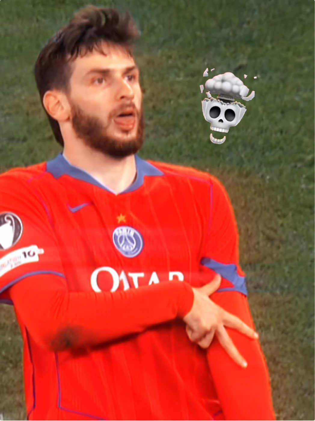 Ice in his veins. Coldest celebration 🥶 #PSG #UCL #ChampionsLeague #Kvaratskhelia #SportsTikTok 