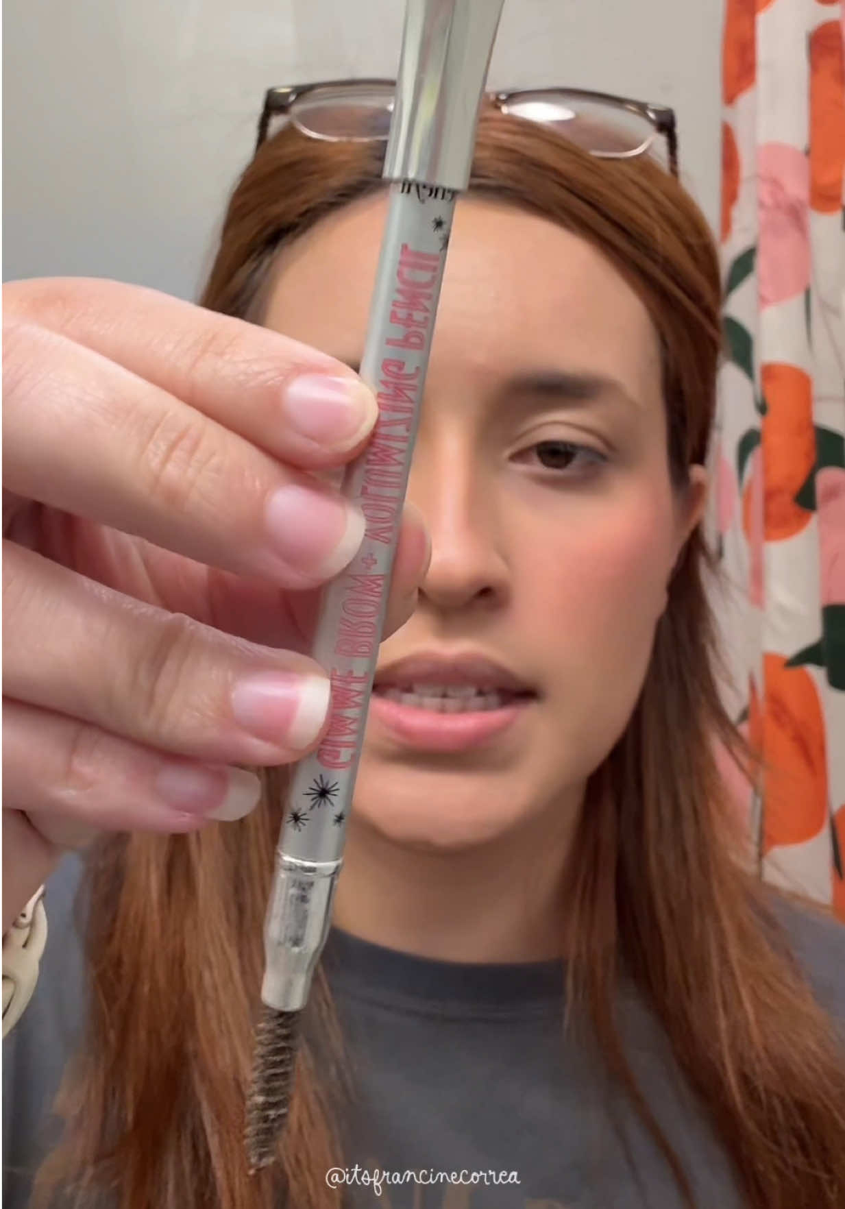 Eu sempre gravo vídeos de arrume-se comigo, mas obviamente nunca posto. Hoje resolvi gravar e pela primeira vez postar. Como eu falo mais que o homem da cobra, acabei tendo que deixar o vídeo em 2x. Enfim, não me deixe no vácuo, por favor, vai que eu tenho potencial para ser blogueira ou que você aprenda algo com minhas técnicas de maquiagem 👀🫣 já aproveita e me fala se você gosta desse formato de vídeo, que aí posso passar vergonha mais vezes 🤭 ✨ Produtos usados ✨ Base @maccosmetics Máscara de cílios @Eudora Loja Pó compacto @Bruna Tavares Global Lápis de sobrancelha @Benefit Cosmetics Batom @Revlon Cosmetics Blush @Primark Bronzer @Catrice Cosmetics #GRWM #ItsFrancineCorrea #CostcoMembership #Atlanta #BeautyTips 