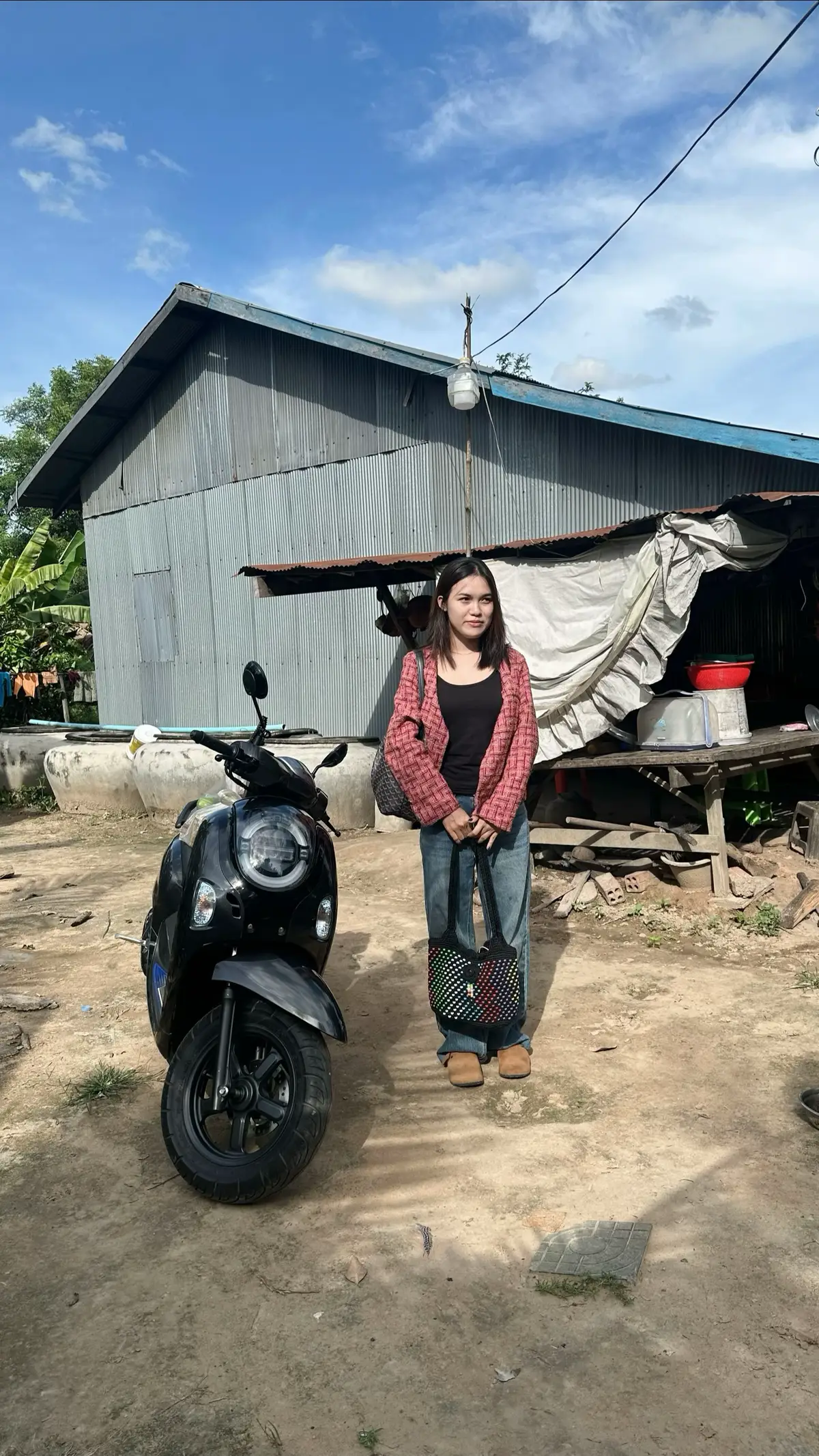 ខ្ញុំក្រទ្រព្យ តែចិត្តគំនិតខ្ញុំមិនក្រទេ មានថាមាន អត់ថាអត់ ខ្ញុំតែងតែស្មោះត្រង់និងឧត្តមគតិរបស់ខ្លួនឯង