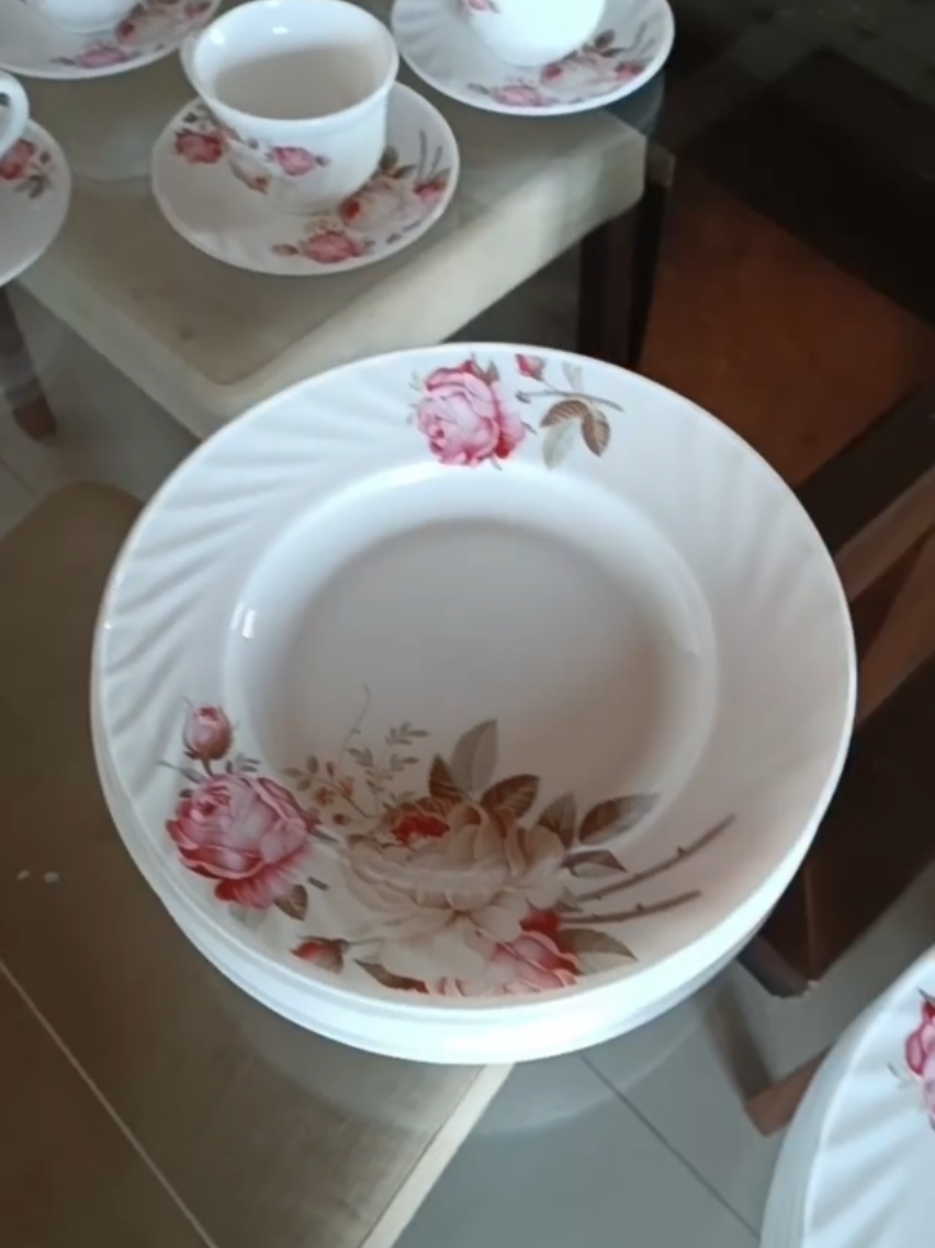 BNC-GTG-UFJ....Aparelho de jantar c/ xícaras de chá estampado 20 peças.  #aparelhodejantar #20pecas #xicaras #