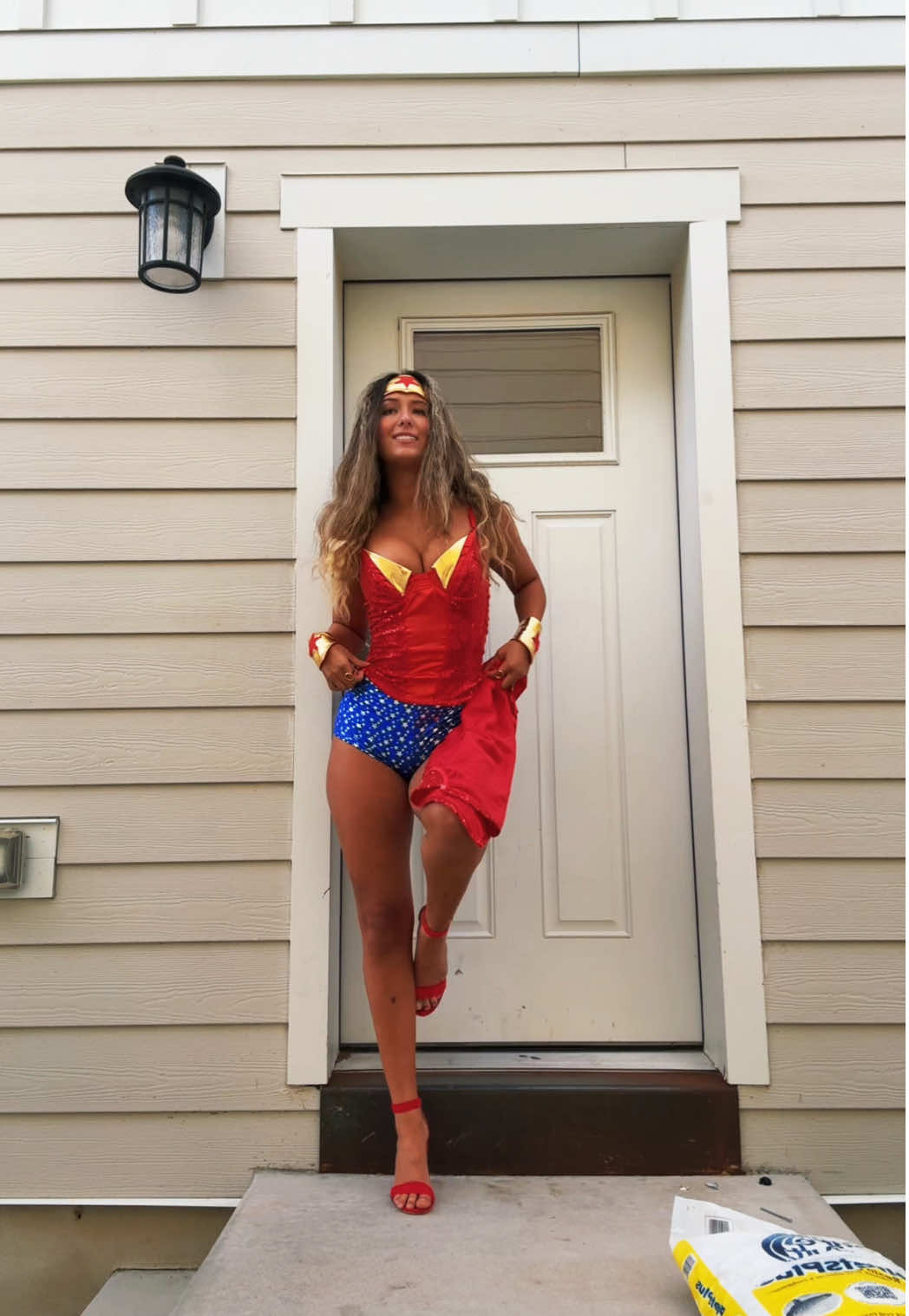 she got super powers #halloweencostume #costumeinspo #wonderwoman #wonderwomancostume #superwoman  