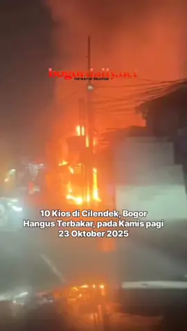 10 Kios di Jalan Raya Cilendek, Kota Bogor hangus terbakar pada Kamis pagi, 23 Oktober 2025. Saat ini api sudah berhasil dipadamkan oleh petugas pemadam kebakaran.  🎥: Rheza dan WAG #bogordailynews #kotabogor #viral #updatesikon #kebakaran 