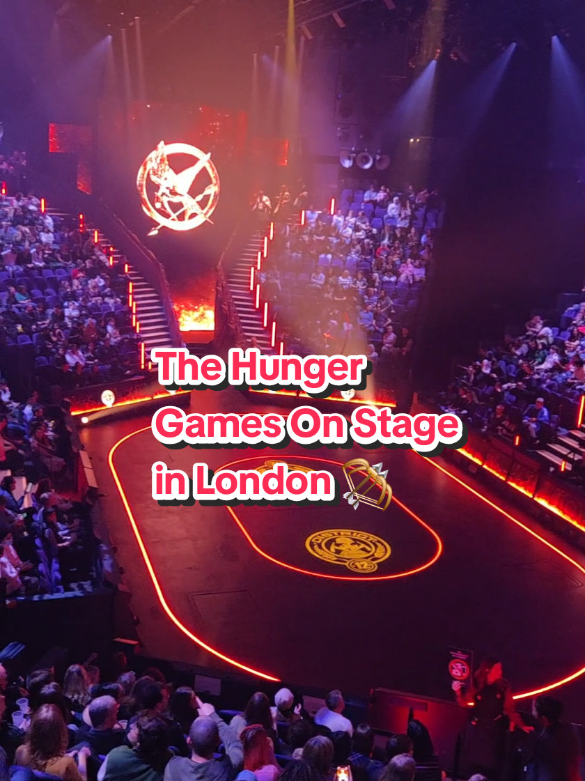 Here's what it's like to go see The Hunger Games On Stage in London 🏹 #thehungergames #thehungergamesonstage #londontheatre #katnisseverdeen #westend 
