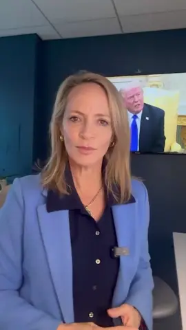 🇺🇸🇨🇴 El presidente, #DonaldTrump, afirmó este miércoles que su Gobierno había detenido todos los pagos a #Colombia y calificó a su homólogo colombiano, #GustavoPetro, como un “hampón y un mal tipo”, acusándolo de fabricar “muchas drogas”, días después de imputarle ser un “líder del narcotráfico”. Las declaraciones de Trump se producen en un momento en el que la relación bilateral entre Estados Unidos y Colombia se ha deteriorado. La tensión entre ambos países se ha agudizado por el despliegue militar de Estados Unidos en el Caribe y los ataques letales contra presuntas embarcaciones de narcotraficantes frente a las costas de Venezuela. Petro ha tachado de “asesinato” estas muertes. @cristinalondonor