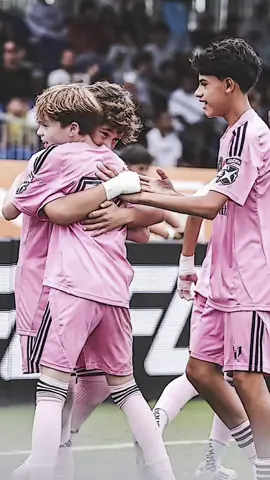 ก็ว่าคุ้นๆ ไหนๆก็ไหนๆละ แอดจะบอกว่าแอดเชียร์บาซ่านะค่า💙❤️#intermiami #U13 #football #Barcelona 